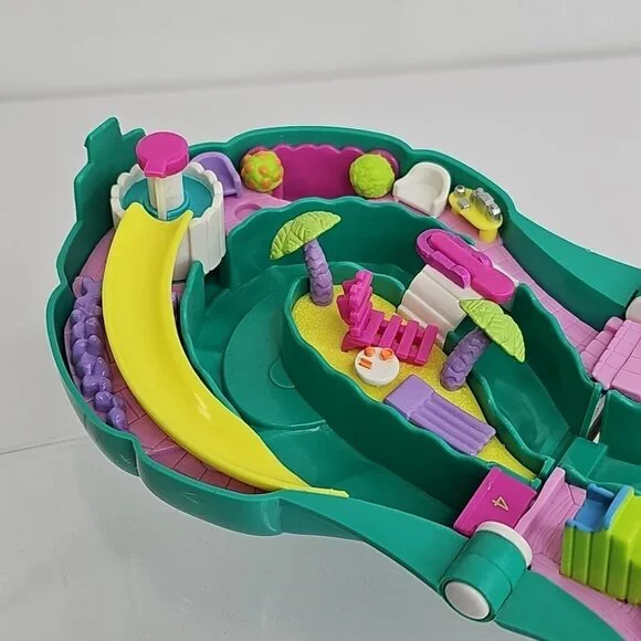 Polly Pocket Splash & Slide Water Park Teal Compact (Bluebird, 1995) Playset - Picture 3 of 11